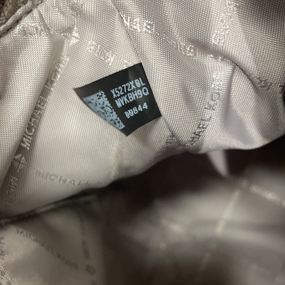 Michael Kors MK signature print logo Avril bag - Picture 9 of 13